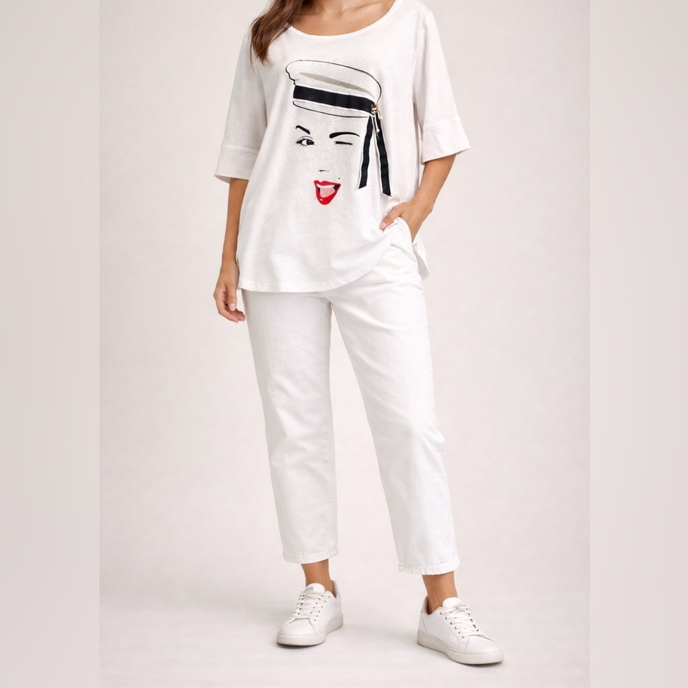NWOT Newport News White 3D Graphic Top size large